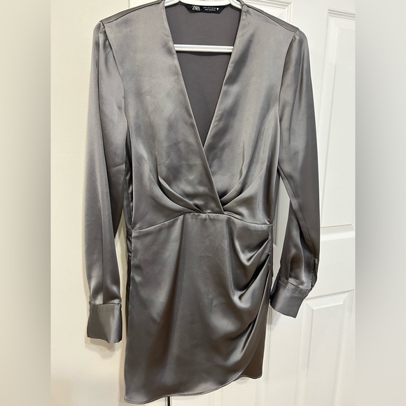 ZARA - Wrap front satin dress. Size S. Grey charcoal. - Picture 3 of 5